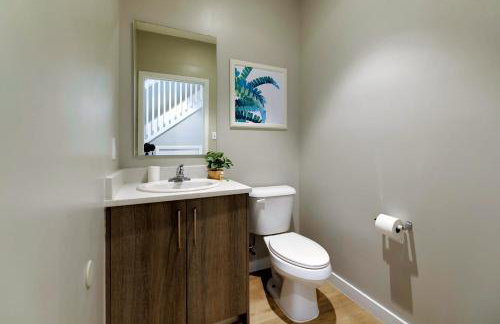 Spacious 3BR Townhouse with Free Parking Included! - Foto 17