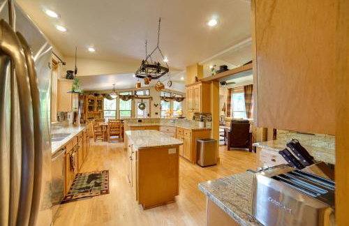 'Moose Lodge' Cabin w/ Entertainment Gazebo! - Foto 13