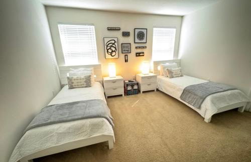 Incrível casa 5BD/5BA com piscina perto da Disney - Foto 28