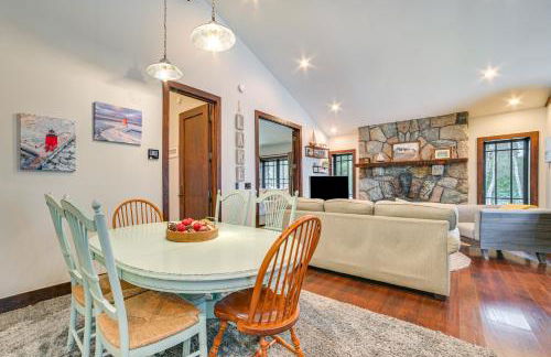 1 Mi to Dtwn! Lakefront Earl Young Charlevoix Home - Foto 7