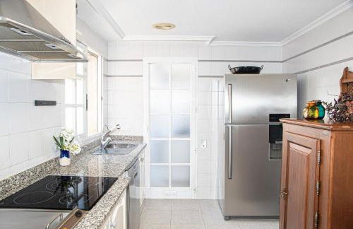 Vistas Increíbles y Confort en 1ª Línea de Playa - Photo 30