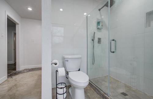 Rustic Modern Escape - 4BD-2BA with Pool & Patio - Foto 19