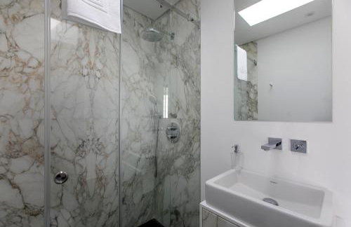 LovelyStay - Luxury 2BR Duplex Apartment in Foz Porto - Foto 27