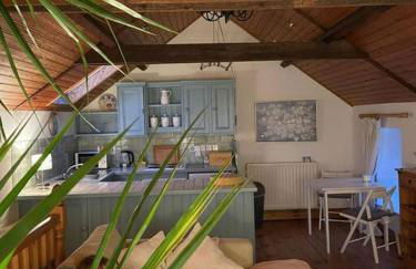 Converted Victorian Coach House on the North Coast - Foto 5