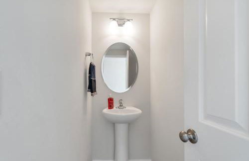 Terra House Tacoma - EV Power Station, Crib, Stroller, High Chair - Foto 18