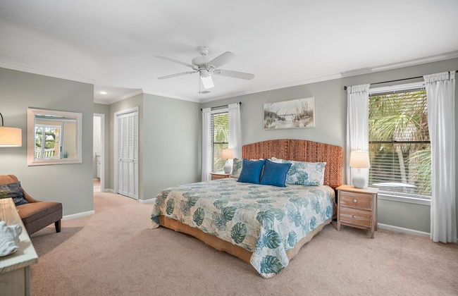 Stunning Marsh & Water Views in This Completely Renovated Three Bedroom Home - Foto 7