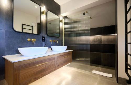 Arden House - Luxury Home with Hot Tub - Games Room - Fire Pit - Photo 6