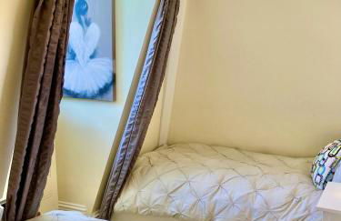 Windows over Stroud - 2BR Penthouse in Historic Building - Foto 27