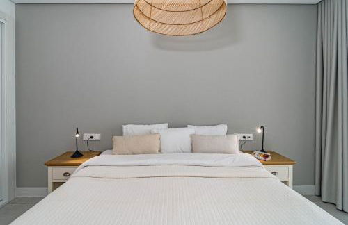 CAH - Large terrace indoor pool and gym - Photo 23