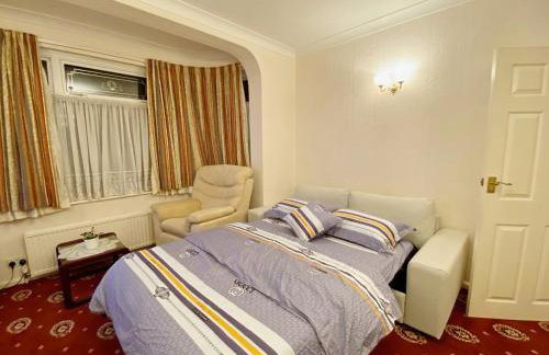 Barking London House sleeps 12 - parking - train tube - airport - Foto 21