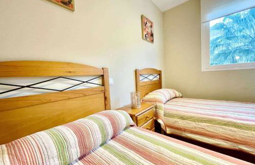 Apartamento con vistas al mar piscina padel - Foto 11