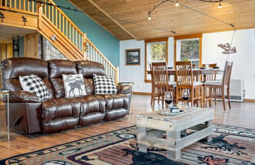 The Chalet - Spacious 7 bedroom near Sugarloaf, on Snowmobile and UTV trails, Hiking, Golf and Flagstaff Lake across the street - Foto 62