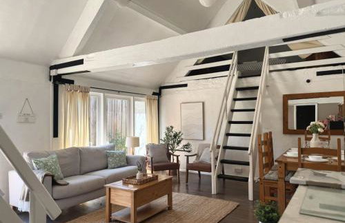 Family Cotswolds Cottage Farm Stay - The Smythy - Foto 1