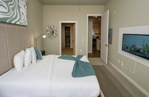 Poolside Comfort 2BR Galleria Stay AND Garage - Foto 12