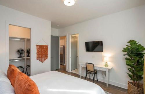 Roof Deck Grill VIEWS 2 Miles from Broadway - Foto 28