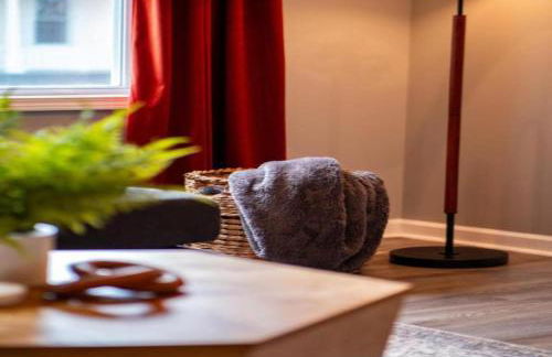 Hot Tub N64 Mins to Downtown Sleeps 8 - Foto 20