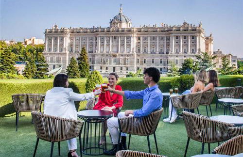 Apartosuites Jardines de Sabatini - Photo 70