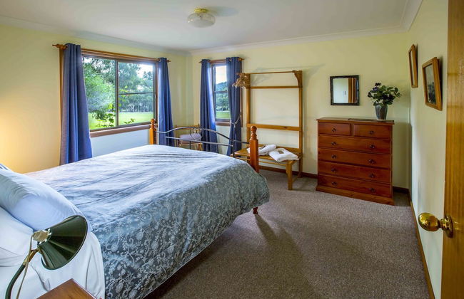 Wisteria Cottage and Cabins - Photo 2