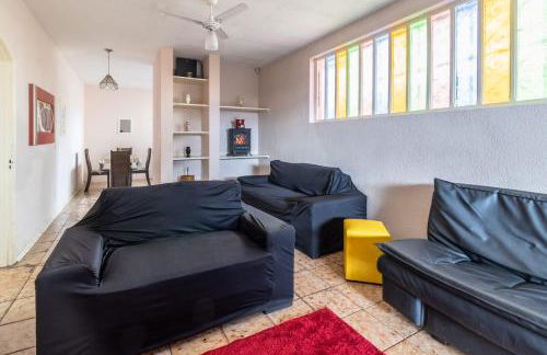 Casa Lindíssima e Espaçosa com 2 Piscinas - Adulto e Infantil, Perto da Praia, Opção da Piscina Adulto Aquecida Cobrado à Parte, 4 Quartos Frente as Piscinas, Área Gourmet Completa com Churrasqueira, Forno e Fogão a Lenha, Mesa de Bilhar, Lareira na Sala - Photo 17