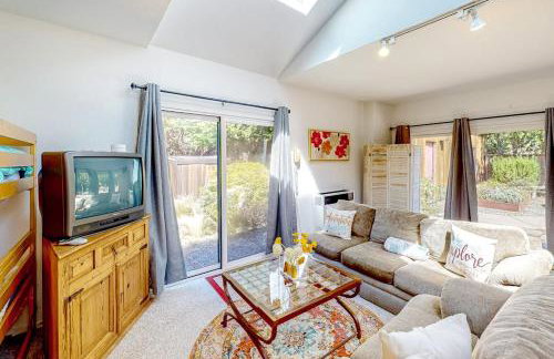 Urban Escape Compound - Photo 25