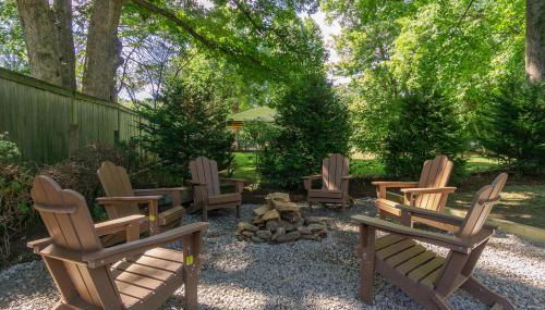 Charming Pet-Friendly Cottage Walkable to Town! - Foto 5