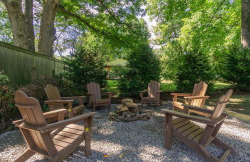 Charming Pet-Friendly Cottage Walkable to Town! - Foto 5