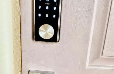 3br home 2br unit close to USAFA with fireplace - Foto 70