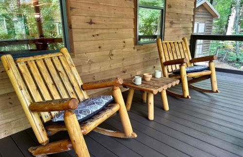 Laurelwood Luxury Cabin Hot Tub - Photo 4