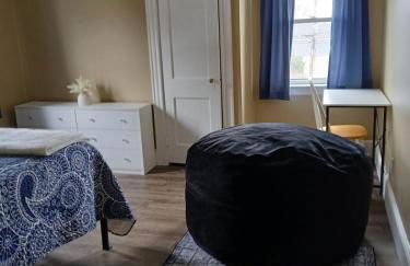 Cozy Urban Retreat - Photo 14