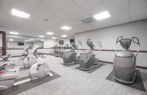 1BR • City Views • Queen + SofaBed • WiFi & 2 TVs - Photo 34