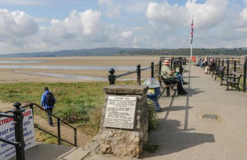 Coach House - Photo 40