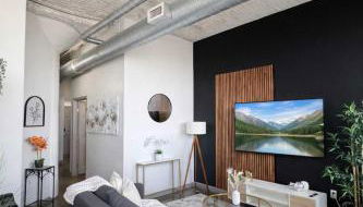 2BR Central KC Stay - Pet Friendly Rooftop & Gym - Photo 5