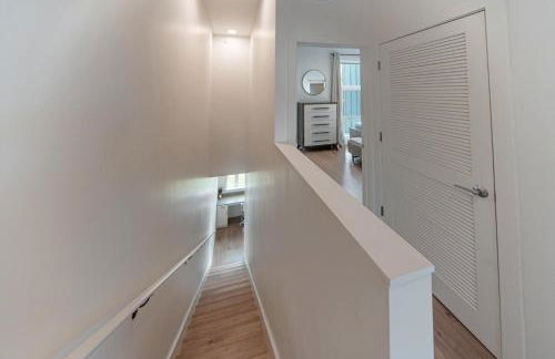 Dwntn Lux Townhome - Best Amenities- 3BD, 4BA - Photo 23