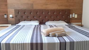 Terraço Familiar , 2 quartos com ar condicionado, 2 banheiros, churrasqueira a carvão , wi-fi, vaga para 2 carros suporta até 7 pessoas - Foto 5