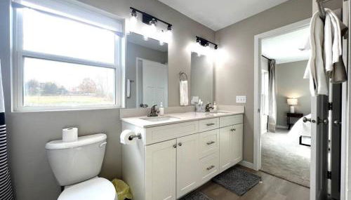 Central Cedar Falls Townhome - King Beds! - Foto 3