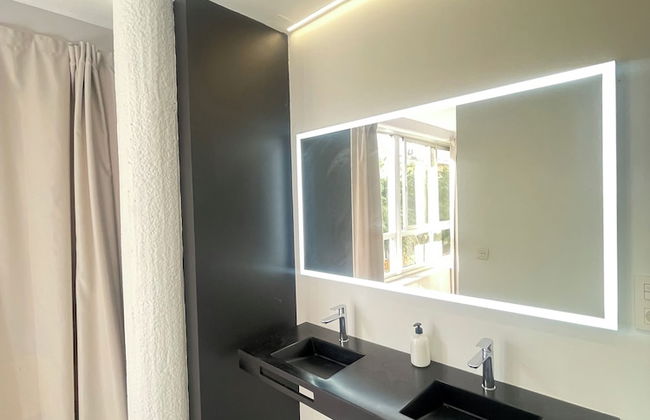 LaHola Glam Suites - Photo 56