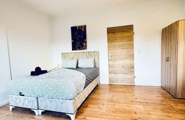 Cozy 3BR Apt with Garden Sleeps 10 - Foto 24