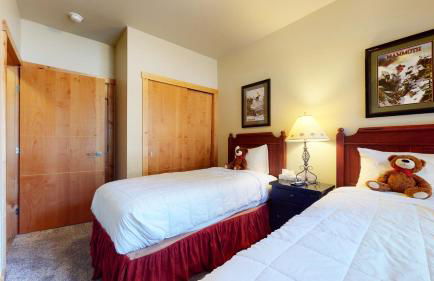 Solstice 11 Amazing Location on Golf Course, Heated Garage, Private Washer Dryer condo - Photo 28