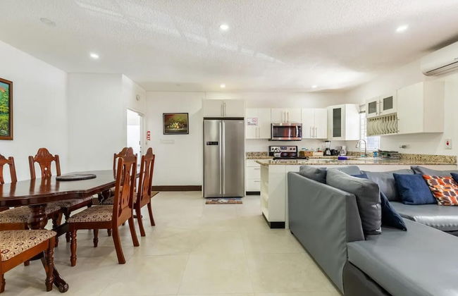 Apt - Gated Community-sleeps 4-balcony-parking - Foto 17