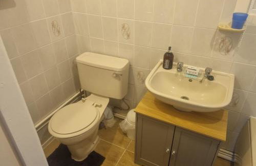 Villa Sleeps 4 With Free Parking - Photo 7