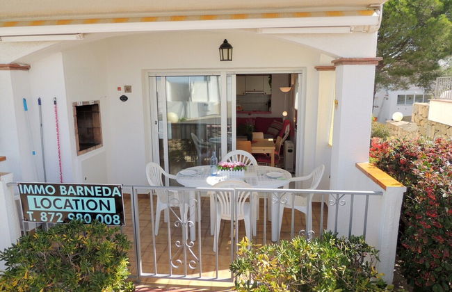 Apartment by Roses Beach With Pool - Photo 20