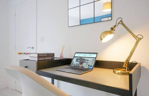 Stylish 6 Bedroom 3 Bathroom Detached House with Free Parking, Super-Fast Wifi, Pool Table, Smart TVs with Netflix by Yoko Property - Foto 12