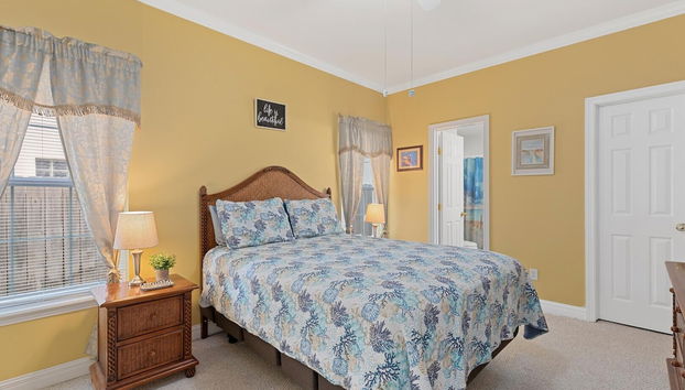 Ground Floor Condo W/pool & 1/2 Block to Beach! - Foto 3, Habitación