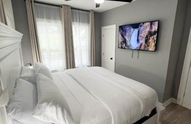 Calm 4BR-3BA 10 min DT Airport by LSP Homes - Foto 15