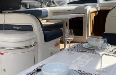Entire Boat at St Katherine Docks 2 Available select using room options - Photo 37
