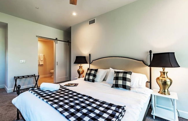 City Luxury Oasis! 3 Level Condo With 360 Roof! - Foto 2