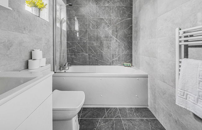 Modern Town Center Apartments Aldershot - Photo 59