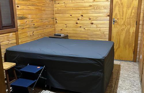 Chalé com PISCINA Privativa, com 2 QUARTOS, ESTACIONAMENTO em Condomínio com PORTARIA 24h, Sauna, Quadras, 3 PISCINAS no condomínio, Pesca e Parquinho Infantil - SmarTV na sala de estar, TV na área CHURRASQUEIRA, Wi-Fi e Cozinha Completa - Foto 65