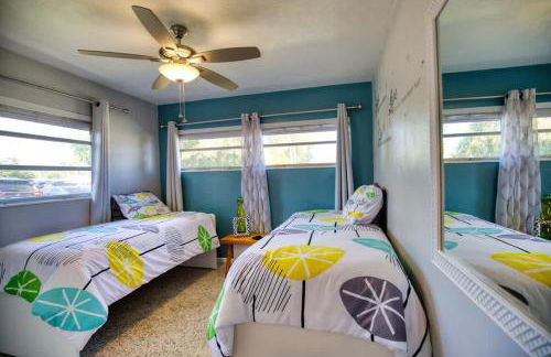 Retro-Inspired Stay BBQ Patio Close to Downtown - Foto 7