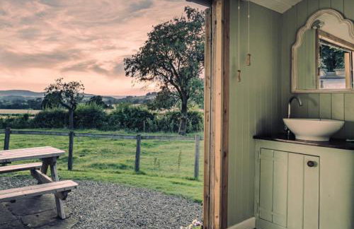 Ludlow Vintage Airstream - Photo 5